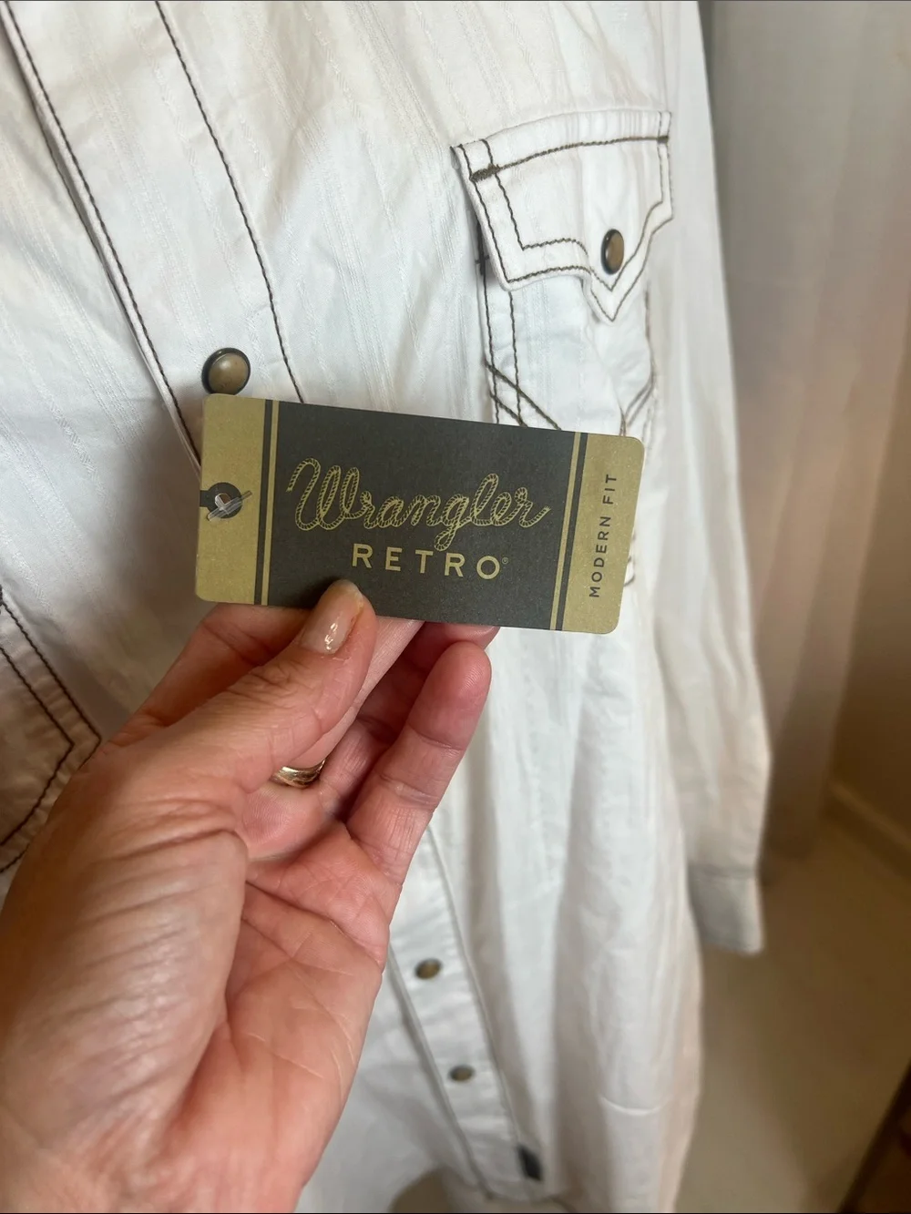 Wrangler White Button-Up Shirt with Contrast Stitching size XL.